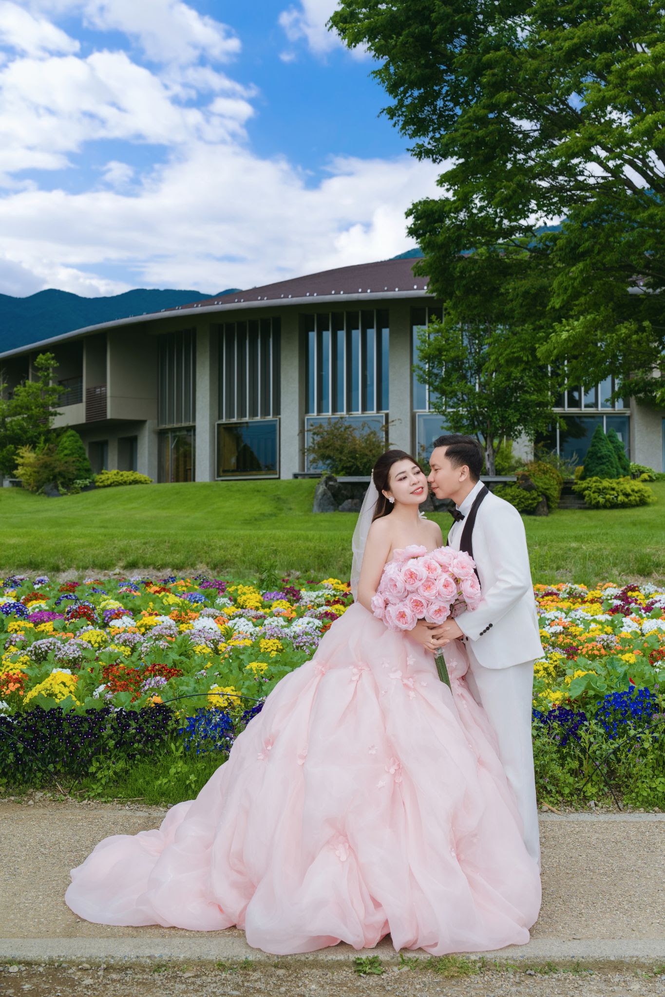 UNMEI Studio Tokyo – ခါဝါဂူချီနှင့် စကိုင်းထရီး ဓာတ်ပုံ