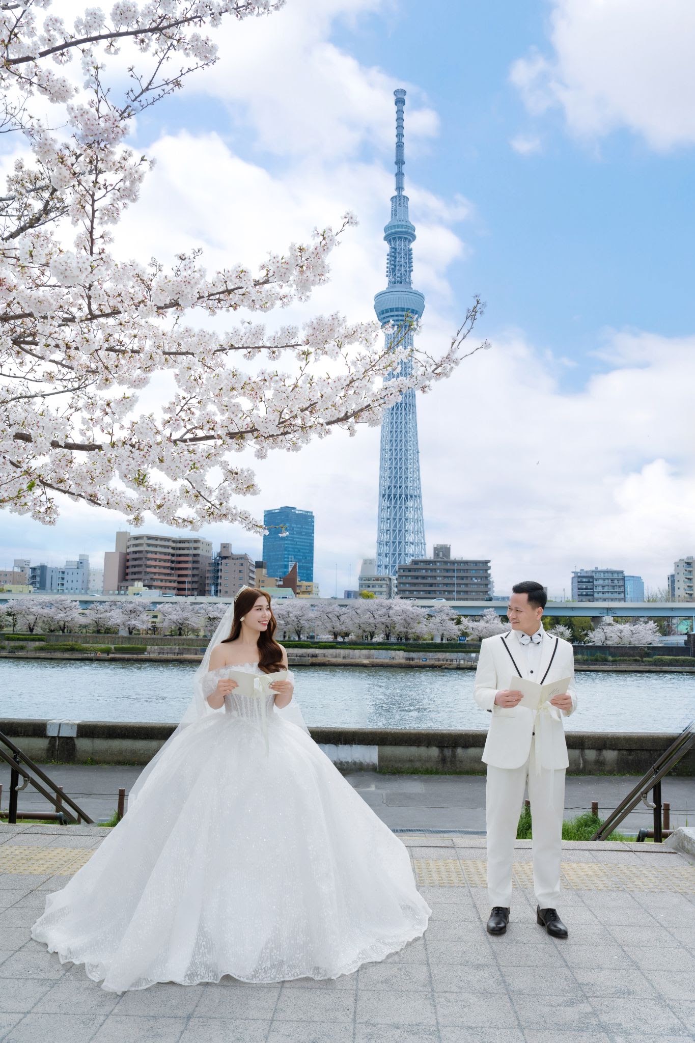 UNMEI Studio Tokyo – スカイツリーと桜 の撮影写真