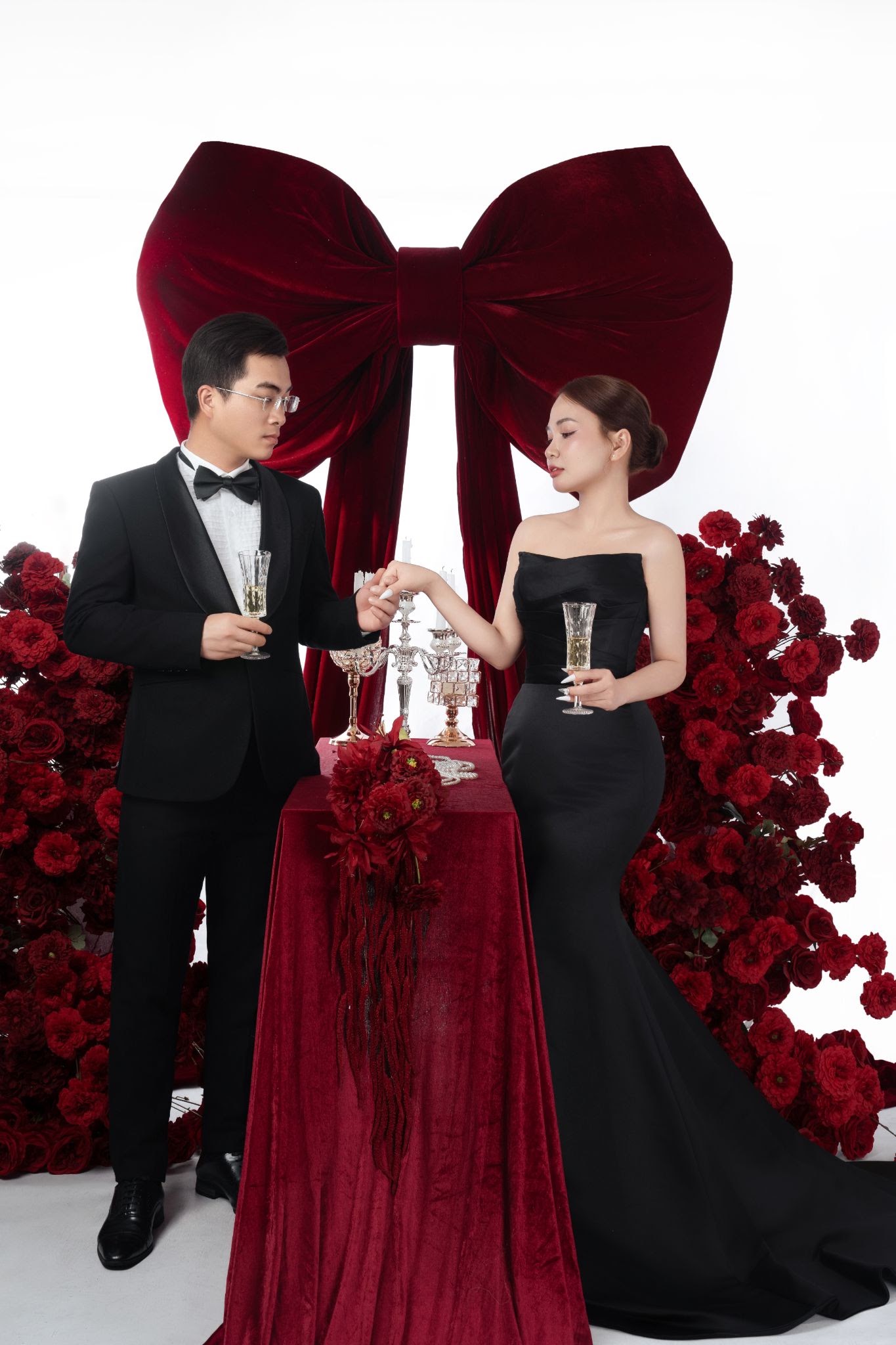 UNMEI Studio Tokyo – 赤いリボンと黒ドレス の撮影写真