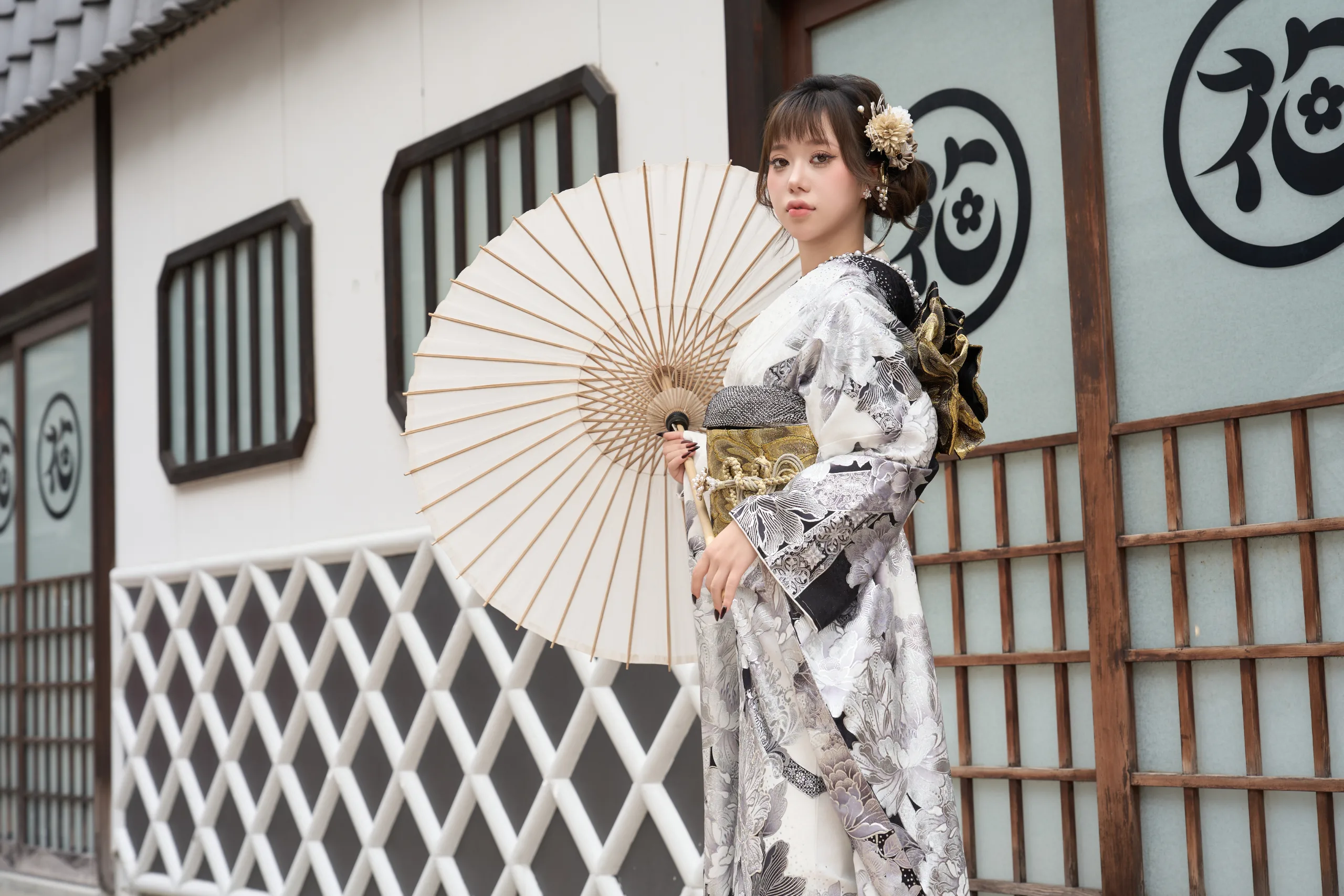 KM-06 Kimono Luxury Trắng Đen Cao Cấp