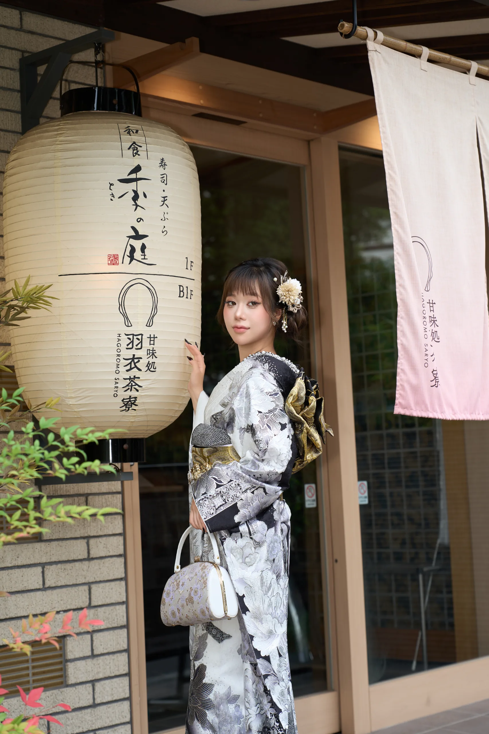 KM-06 Kimono Luxury Trắng Đen Cao Cấp