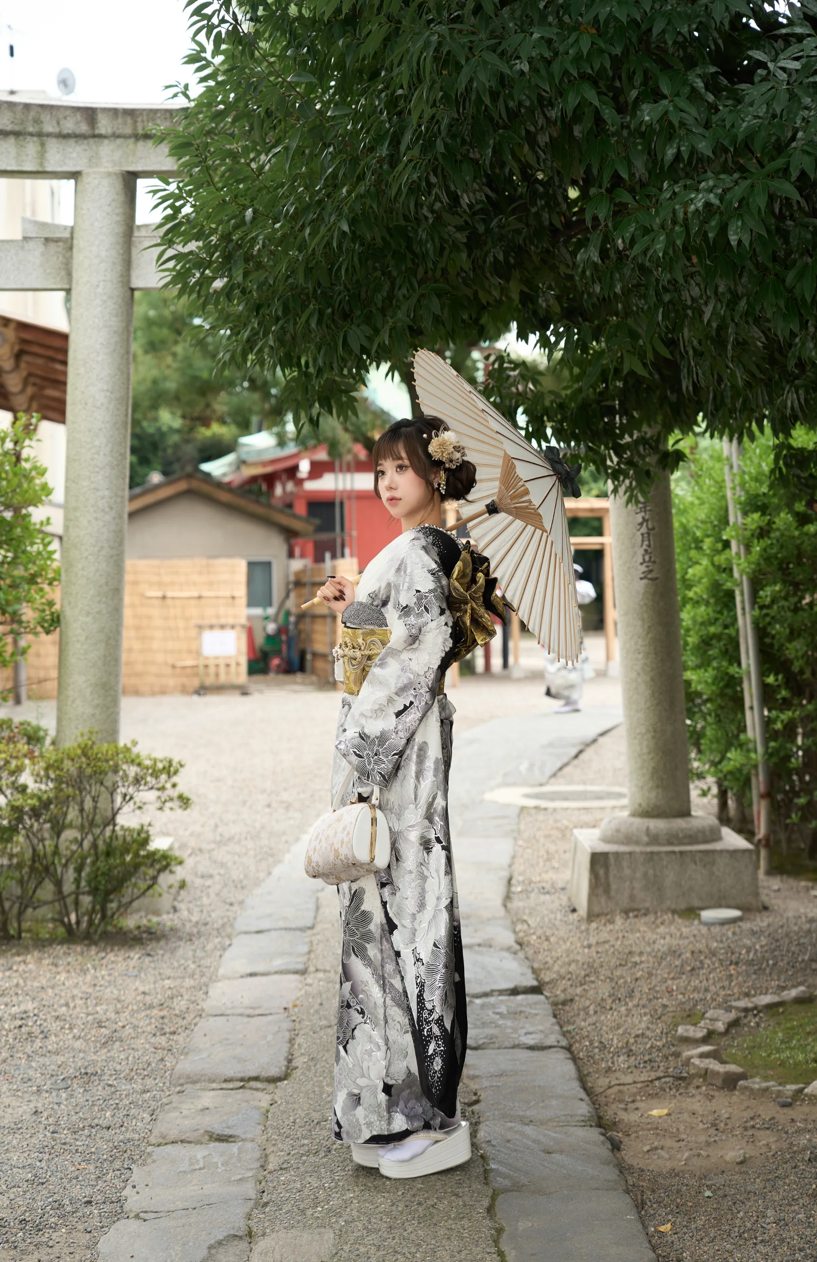 KM-06 Kimono Luxury Trắng Đen Cao Cấp