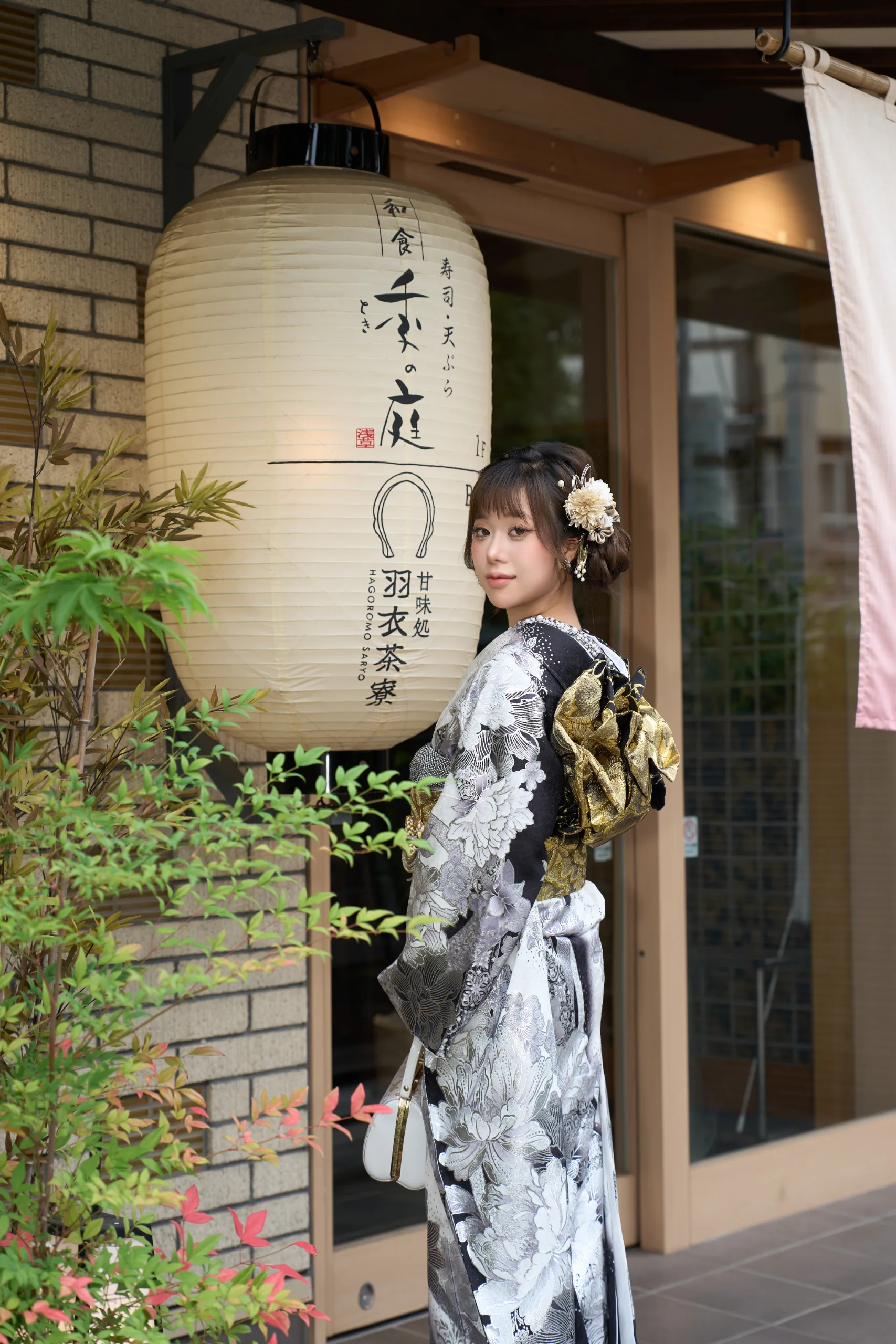 KM-06 Kimono Luxury Trắng Đen Cao Cấp