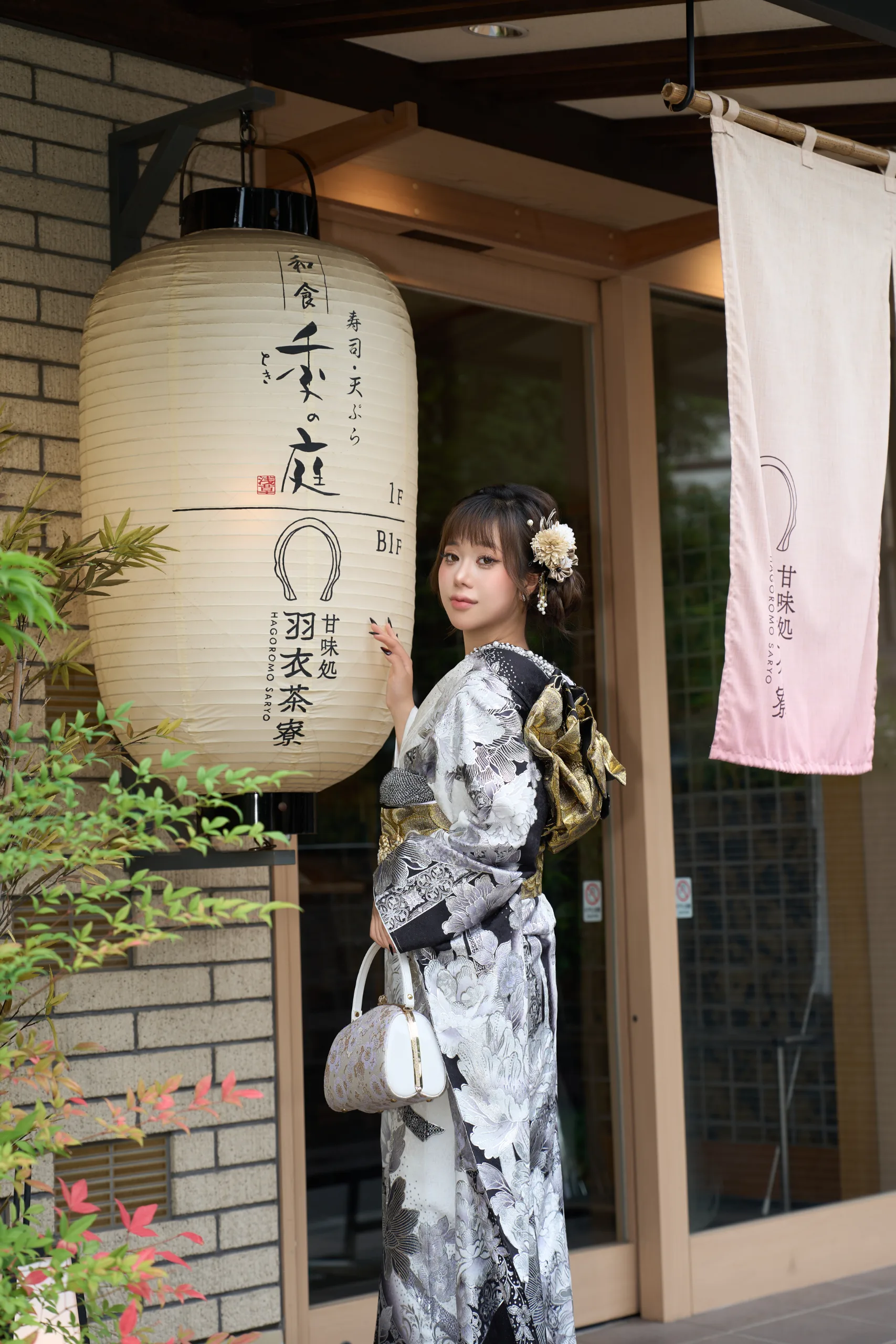 KM-06 Kimono Luxury Trắng Đen Cao Cấp