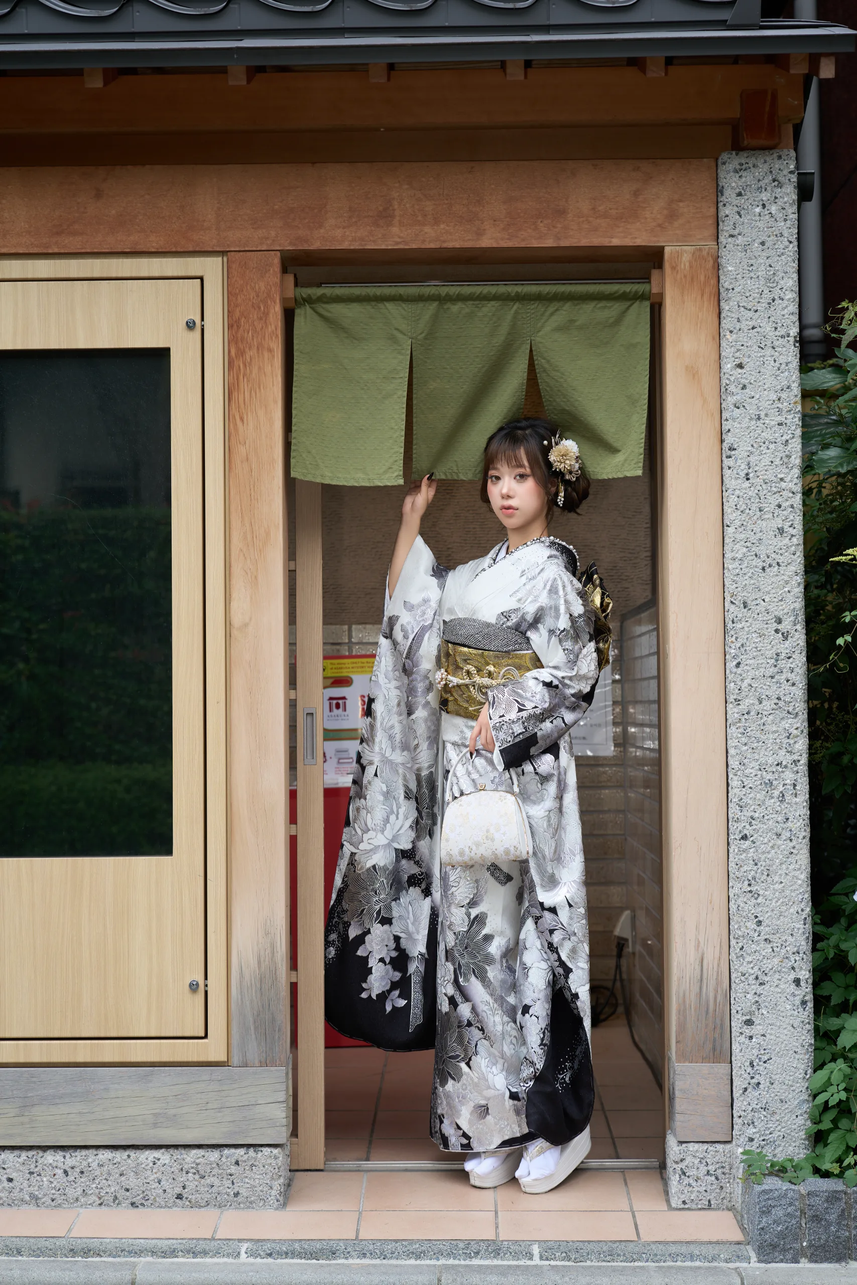 KM-06 Kimono Luxury Trắng Đen Cao Cấp