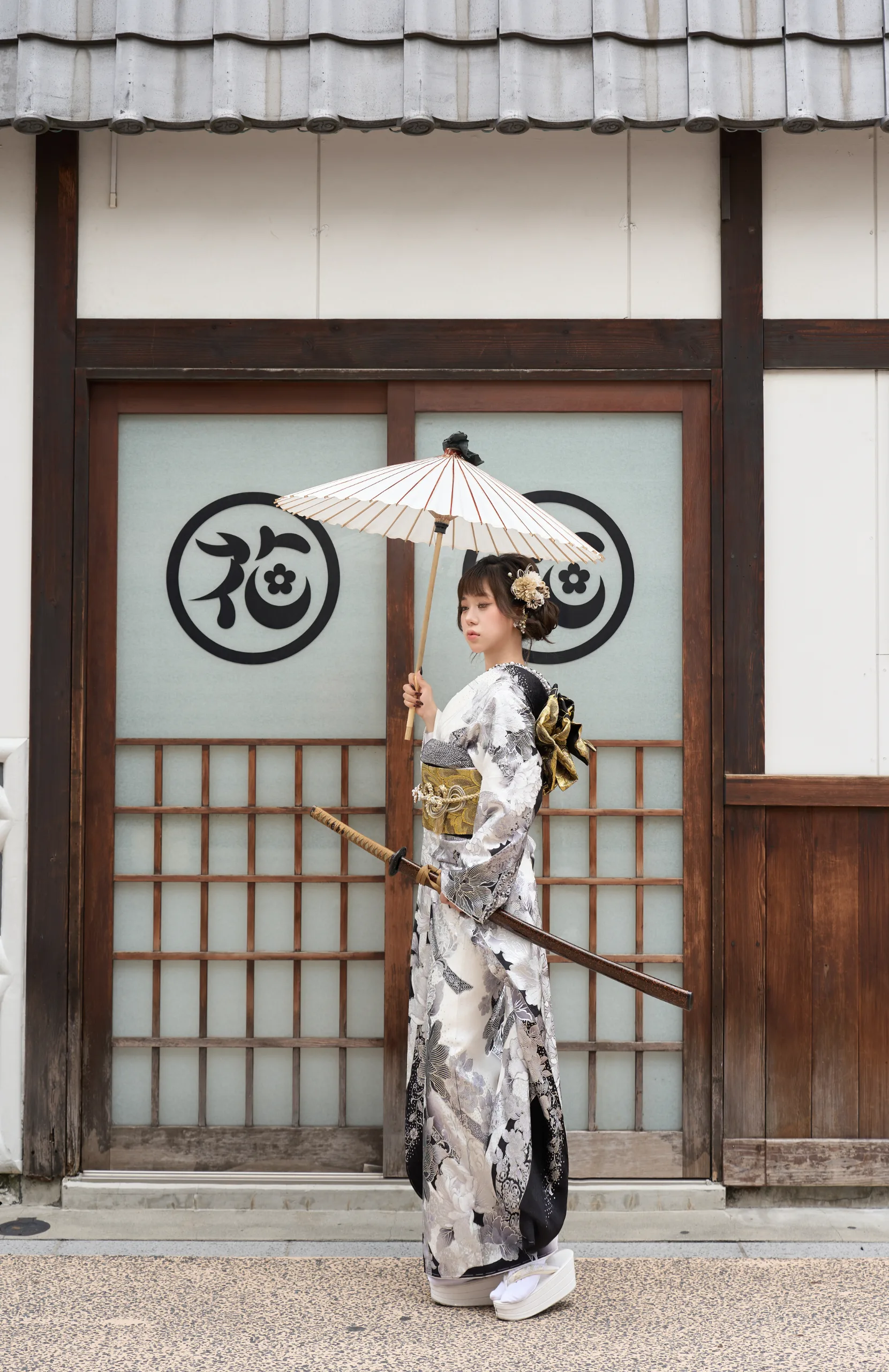 KM-06 Kimono Luxury Trắng Đen Cao Cấp