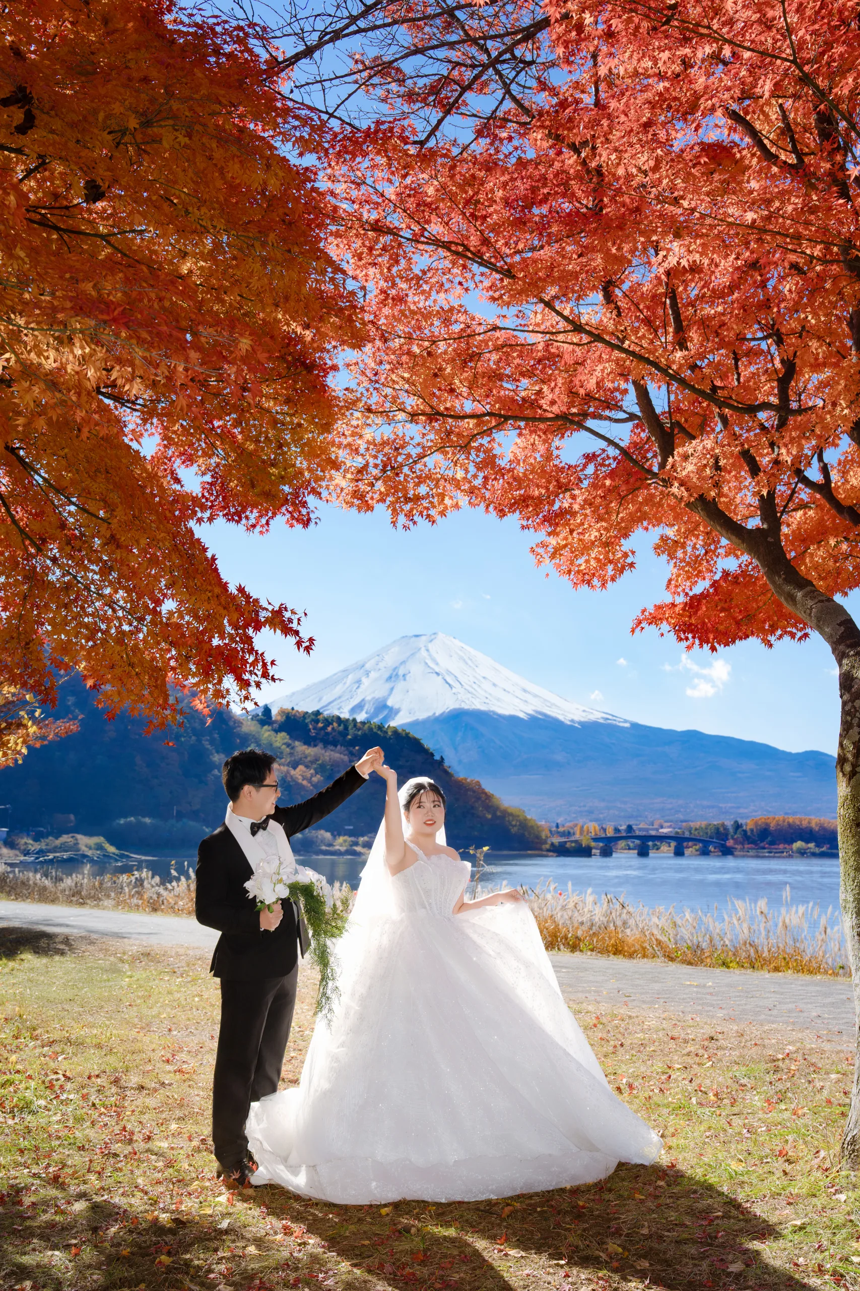 FJ-02 富士山・新倉山浅間公園の紅葉ウェディングフォト