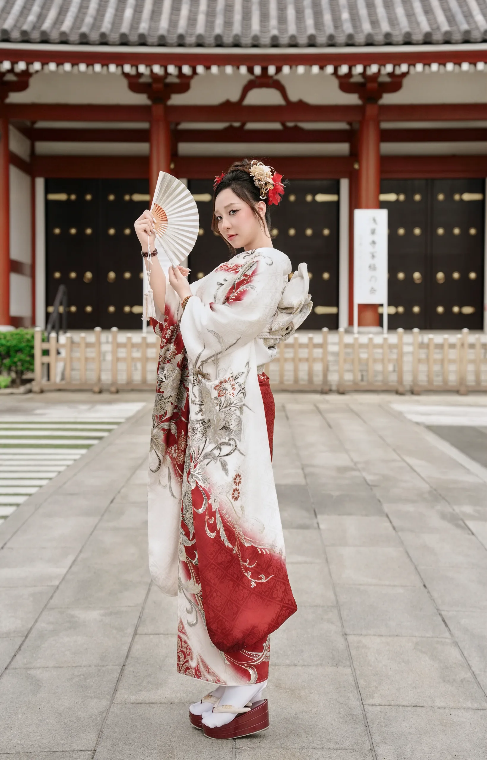KM-04 Kimono Luxury Màu Trắng Đỏ