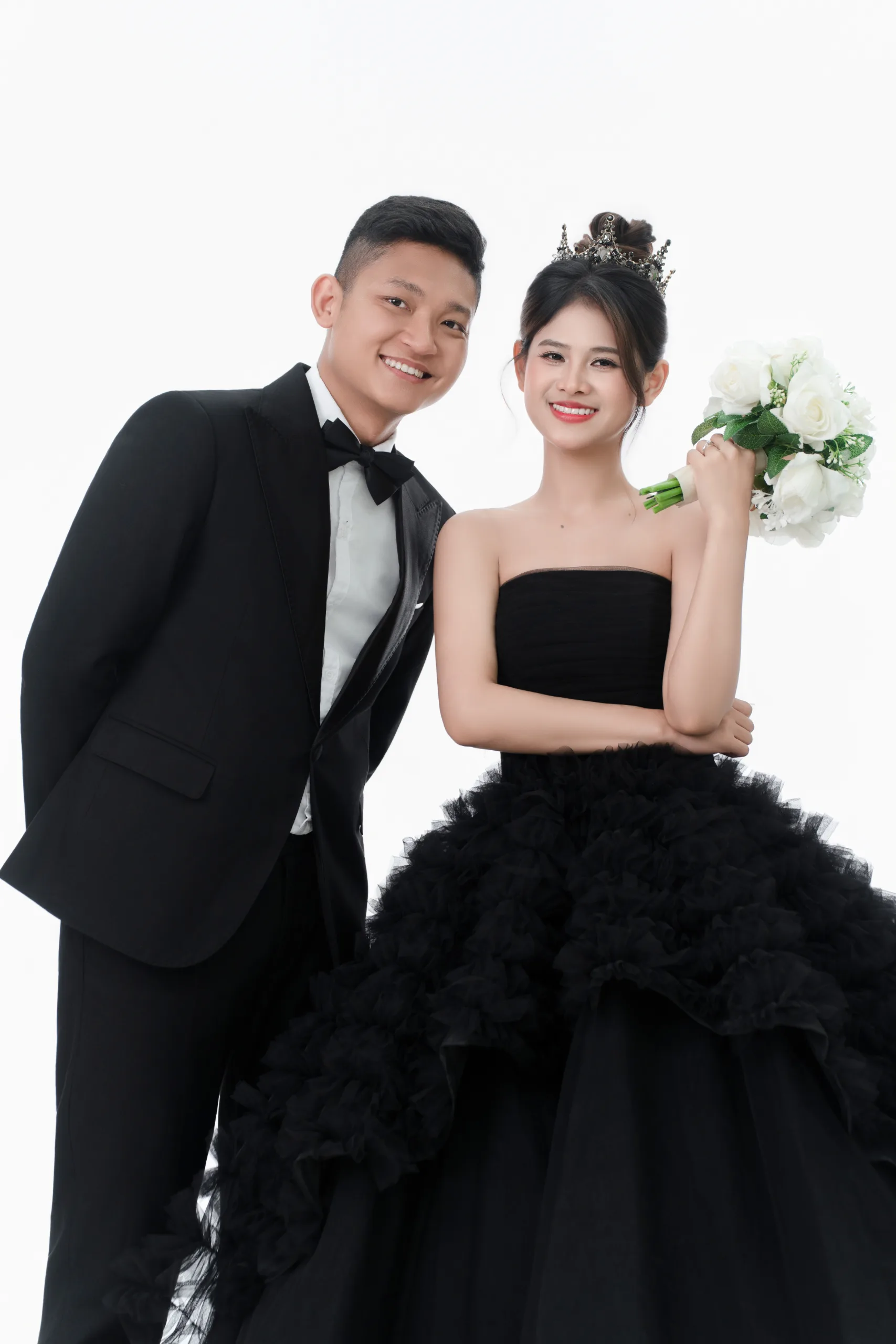 ST-06 PHÔNG ĐEN $ TRẮNG NỔI BẬT