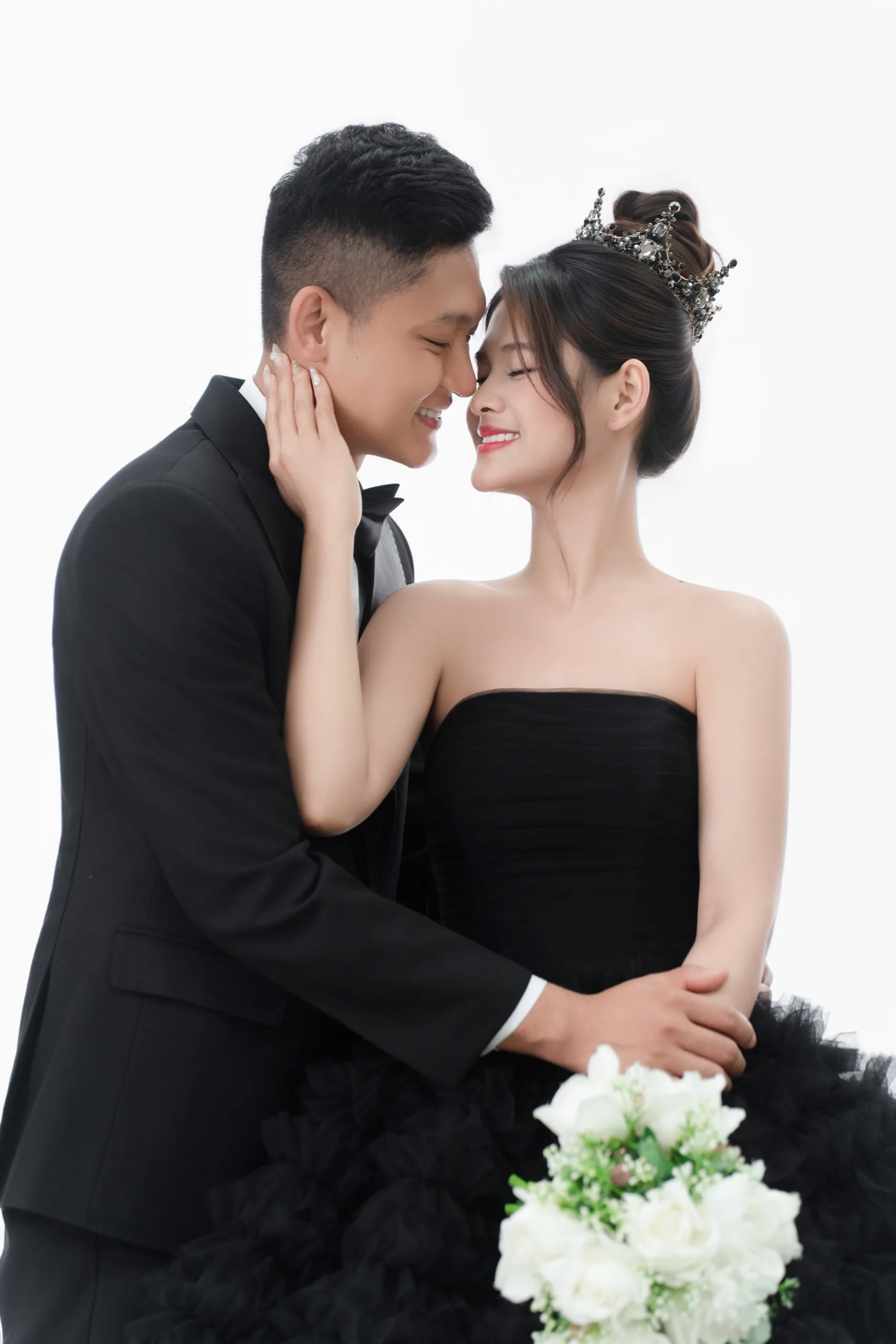 ST-06 PHÔNG ĐEN $ TRẮNG NỔI BẬT