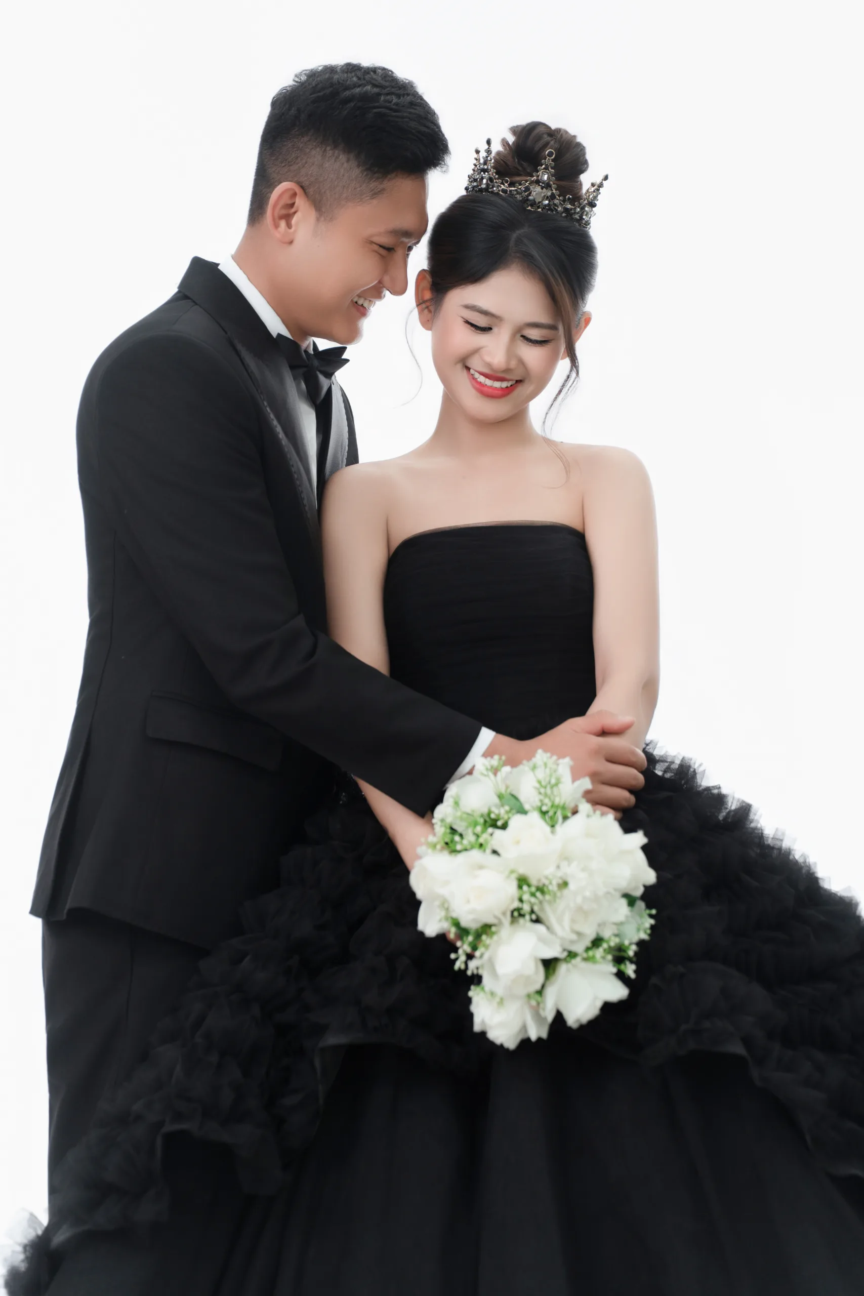 ST-06 PHÔNG ĐEN $ TRẮNG NỔI BẬT
