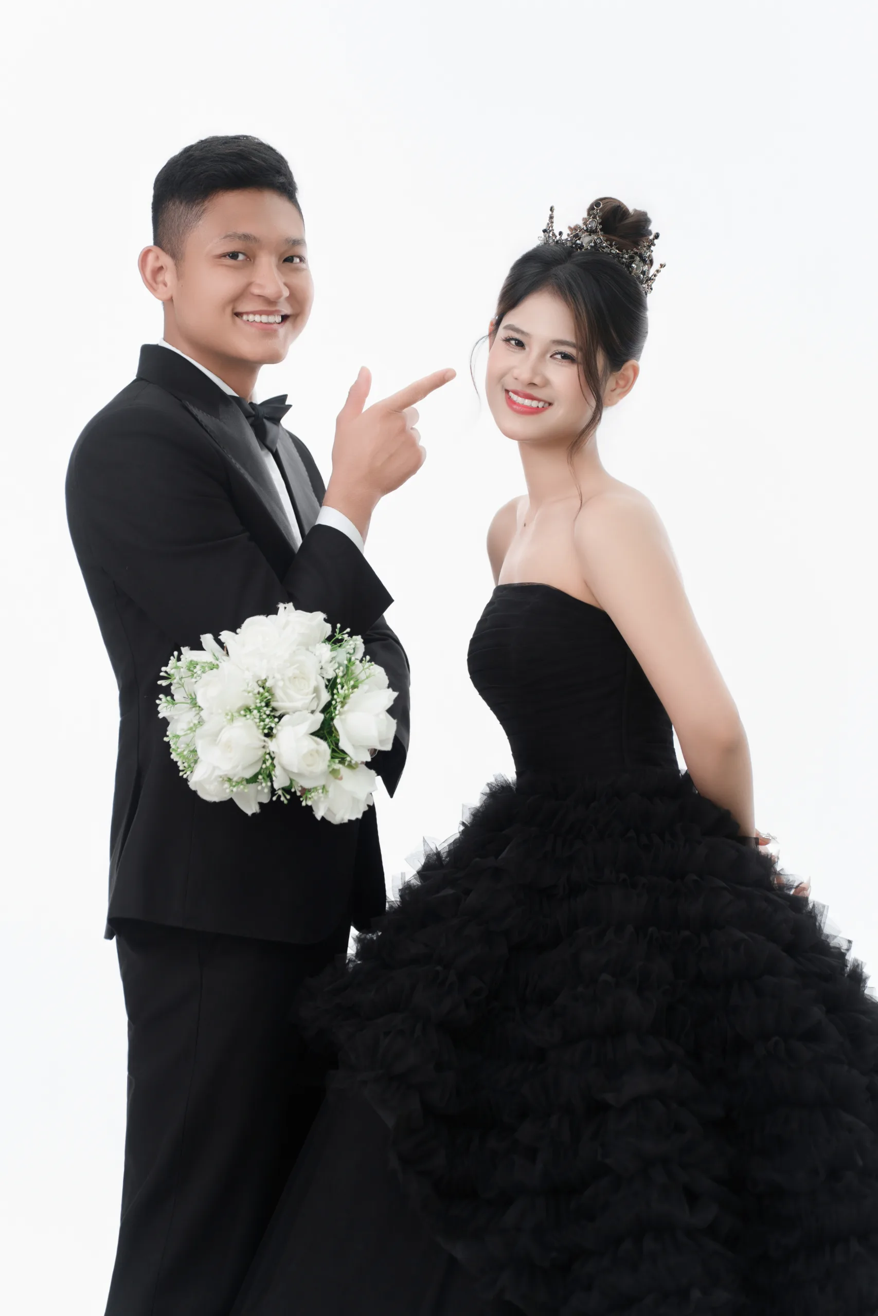 ST-06 PHÔNG ĐEN $ TRẮNG NỔI BẬT